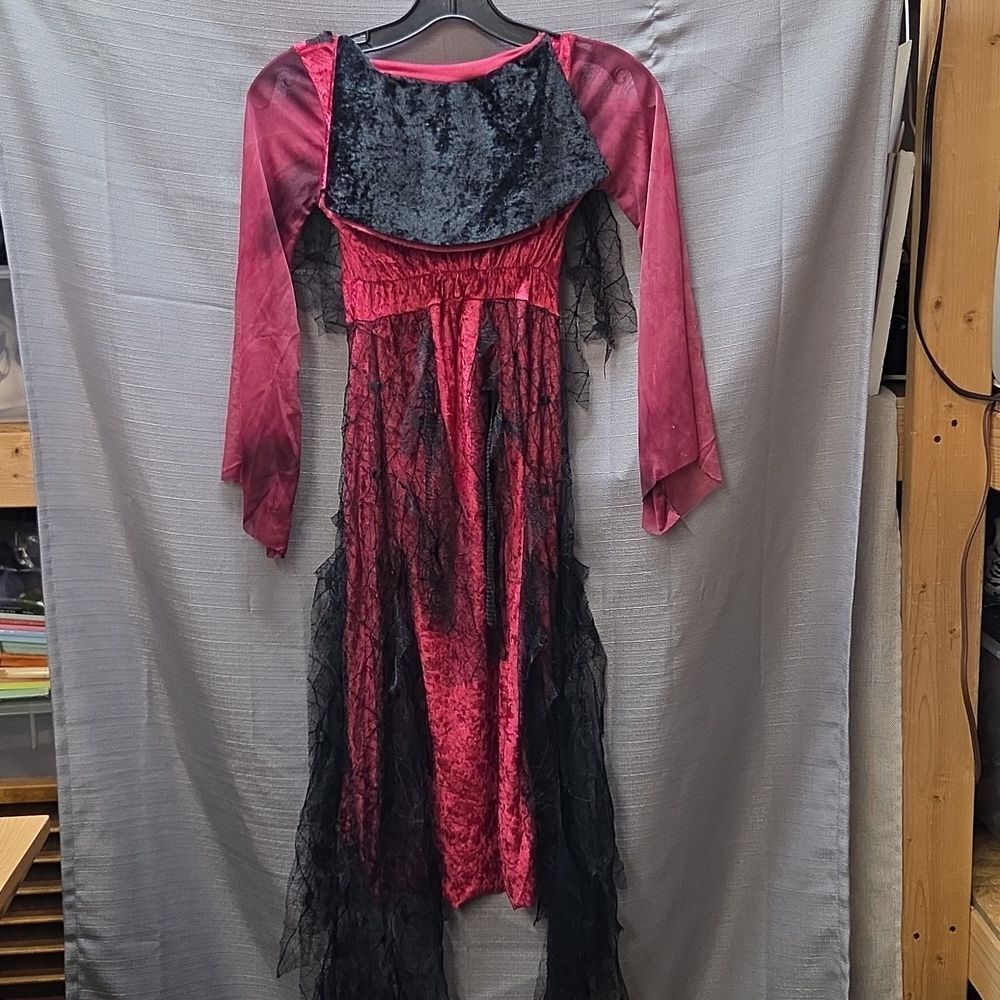 Vampiress Red Lacey Costume By Rubies - Picture 5 of 12